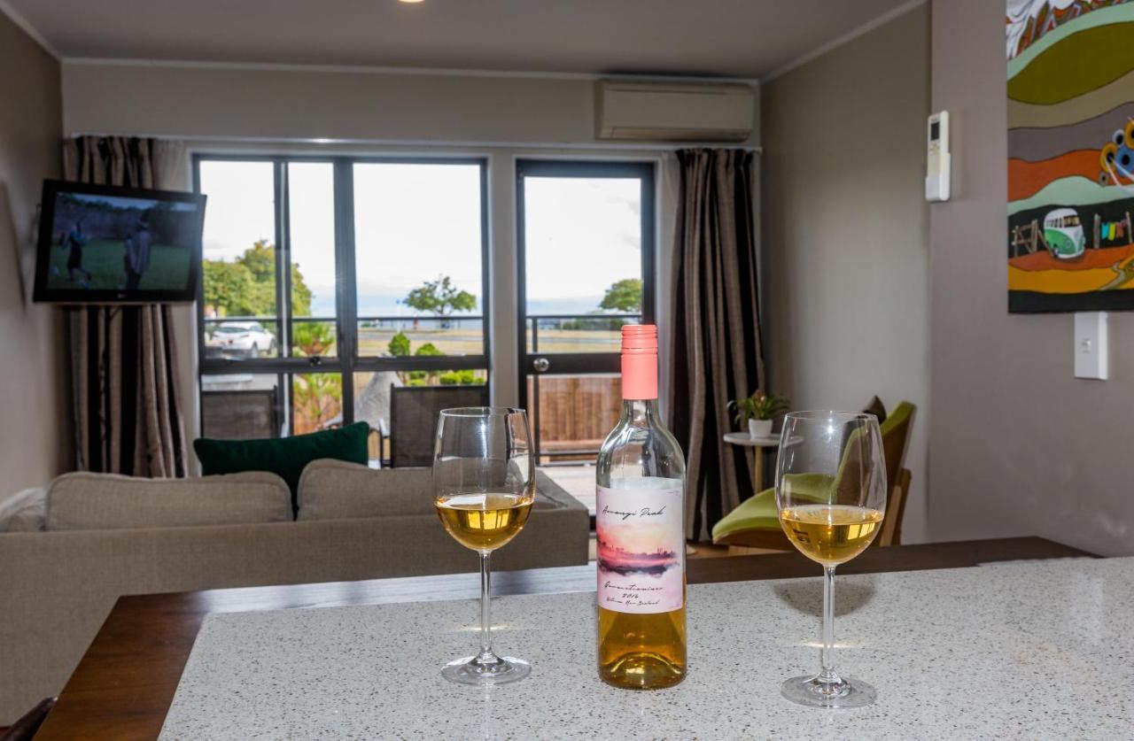 Premier One-Bedroom Lakeview Apartment with Spa Bath,1099371534:JPEG